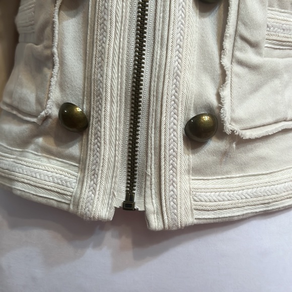 Absolutely gorgeous short fitted jacket. - Picture 5 of 8